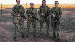 Armata britanică schimbă regulile: Femeile antrenate pentru a valorifica avantajul estrogenului