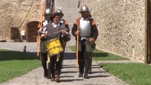 Cetatea Făgărașului: Între Istorie și Modernitate – O Privire Asupra Schimbării Gărzii