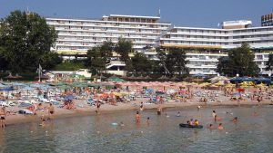 Costurile Vacanțelor pe Litoralul Românesc: O Analiză Detaliată a Prețurilor și Implicațiilor pentru Turiști