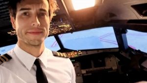 Tragedia din aer: Un pilot instructor își sacrifică viața pentru a salva o elevă în timpul zborului