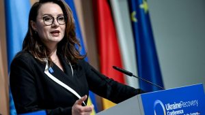 Criza politică din Ucraina: Demisia premierului în contextul războiului și remanierea guvernului Zelenski