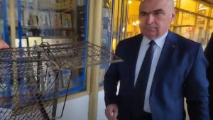 Ilie Bolojan: O privire asupra incidentului cu cușca de șobolani și implicațiile sale sociale