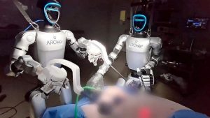 Roboții Umanoizi și Revoluția Chirurgicală: O Operație de Excepție în Era Tehnologiei Avansate