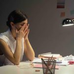 Românii și dilema echilibrului muncă-viață: O analiză a timpului petrecut la birou și recuperarea insuficientă