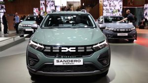 Tesla preia conducerea pieței auto europene, iar Dacia Sandero coboară pe locul doi: O analiză a schimbărilor din industria auto