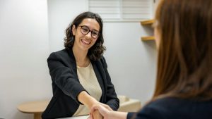 Călătoria Profesională: Cum Diversitatea Experiențelor de Muncă Poate Aduce Succesul Financiar