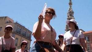Cum să alegi hainele potrivite pentru zilele caniculare: Importanța materialului și a stilului