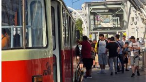 Călătorie în timp pe străzile Capitalei: Expoziție auto de epocă și tramvaiele comuniste Tatra