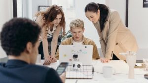 Generația TikTok: Tinerii români și provocările abilităților digitale în Europa