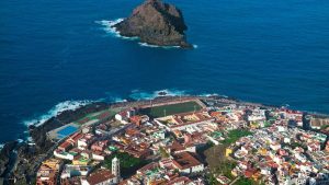Descoperiri surprinzătoare: Insula spaniolă care rivalizează cu Santorini