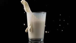 Ghidul complet al celor mai sănătoase variante de lapte: ce alegem pentru o dietă echilibrată?
