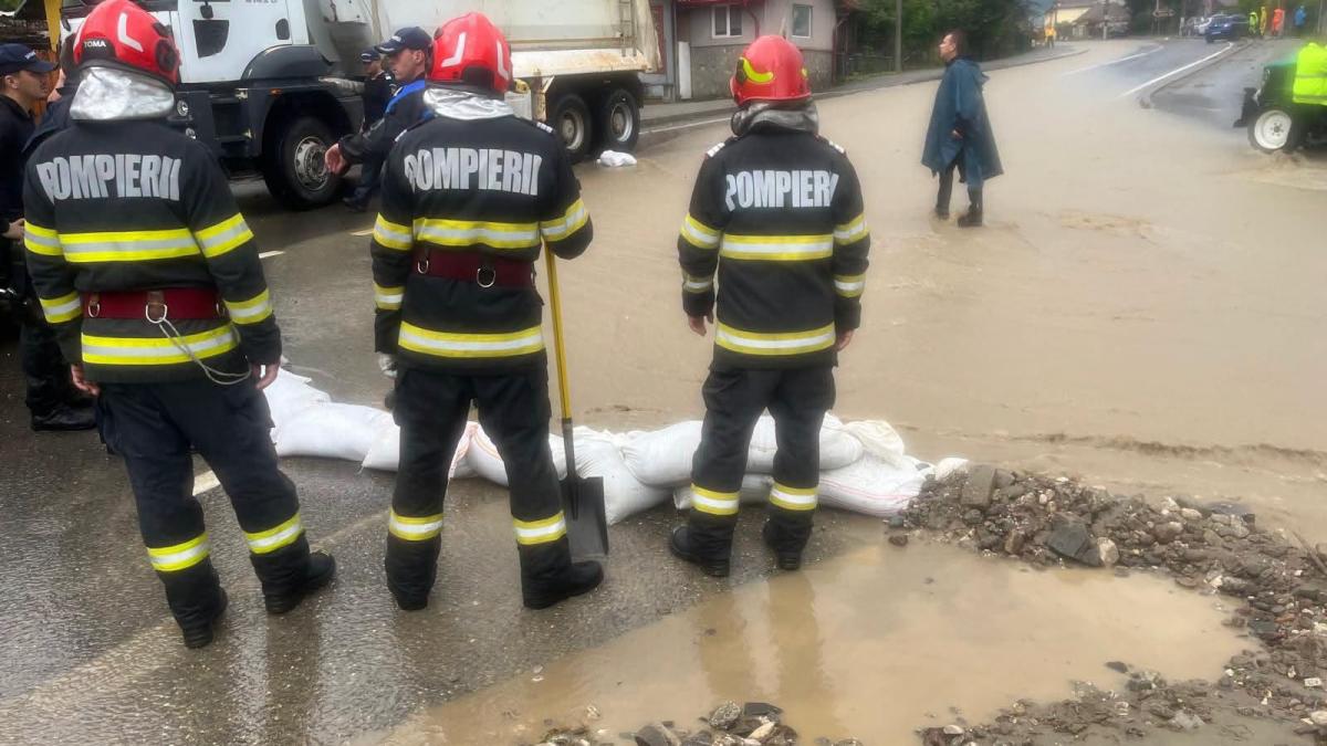 Furtuni Violente în România: Impactul și Pagubele Generale cauzate de Grindină și Viituri