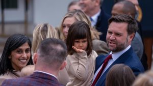JD Vance: O Nouă Etapă în Viața Politicianului American și Provocările Familiei Moderne