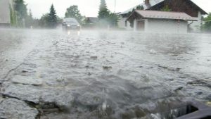 Inundațiile de pe DN1: Impactul asupra traficului și măsuri de prevenire a dezastrelor naturale