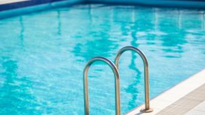 Tragedia evitată: analiza cazului fetiței blocate în sistemul de recirculare al unei piscine din Italia
