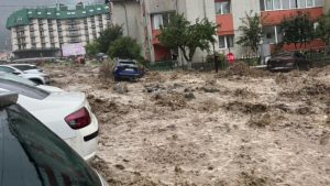 Cod roșu de inundații în Dâmbovița și Prahova: O analiză detaliată asupra riscurilor și impactului asupra comunităților