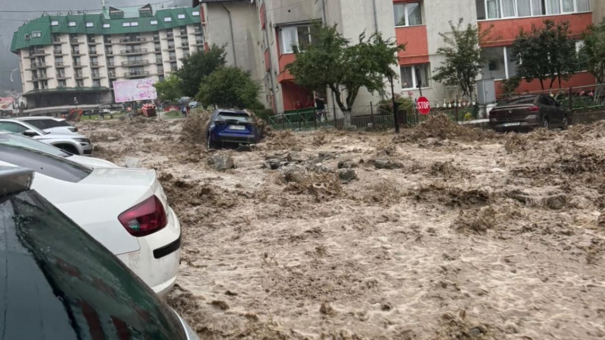 Cod roșu de inundații în Dâmbovița și Prahova: O analiză detaliată asupra riscurilor și impactului asupra comunităților