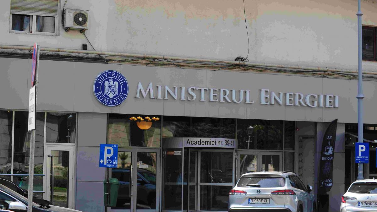 Curățenia după demisie: O analiză detaliată a operațiunilor de igienizare în ministerele românești
