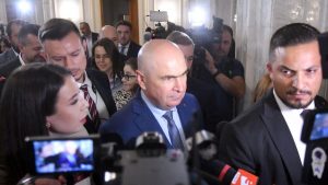 Scenariul incert al guvernării: Răspunsurile enigmatice ale premierului interimar Bolojan în fața scandalului