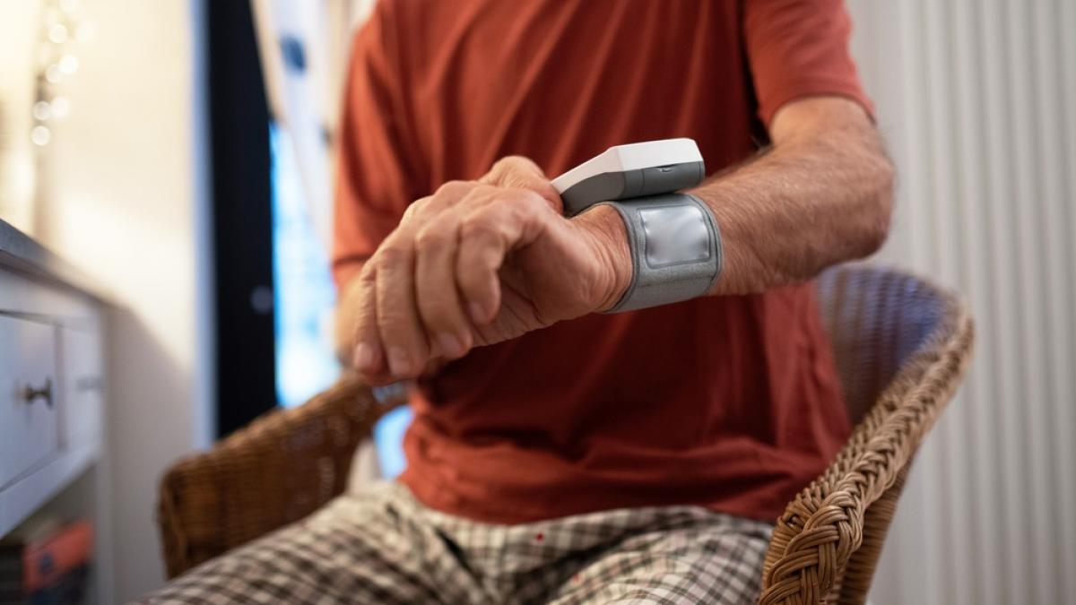 Ghidul complet pentru alegerea tensiometrului ideal pentru acasă: Recomandările medicilor cardiologi