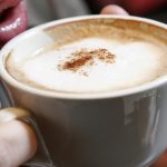 Semnele și Implicațiile Consumul Excesiv de Cafea: O Analiză Detaliată