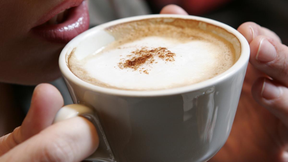 Semnele și Implicațiile Consumul Excesiv de Cafea: O Analiză Detaliată