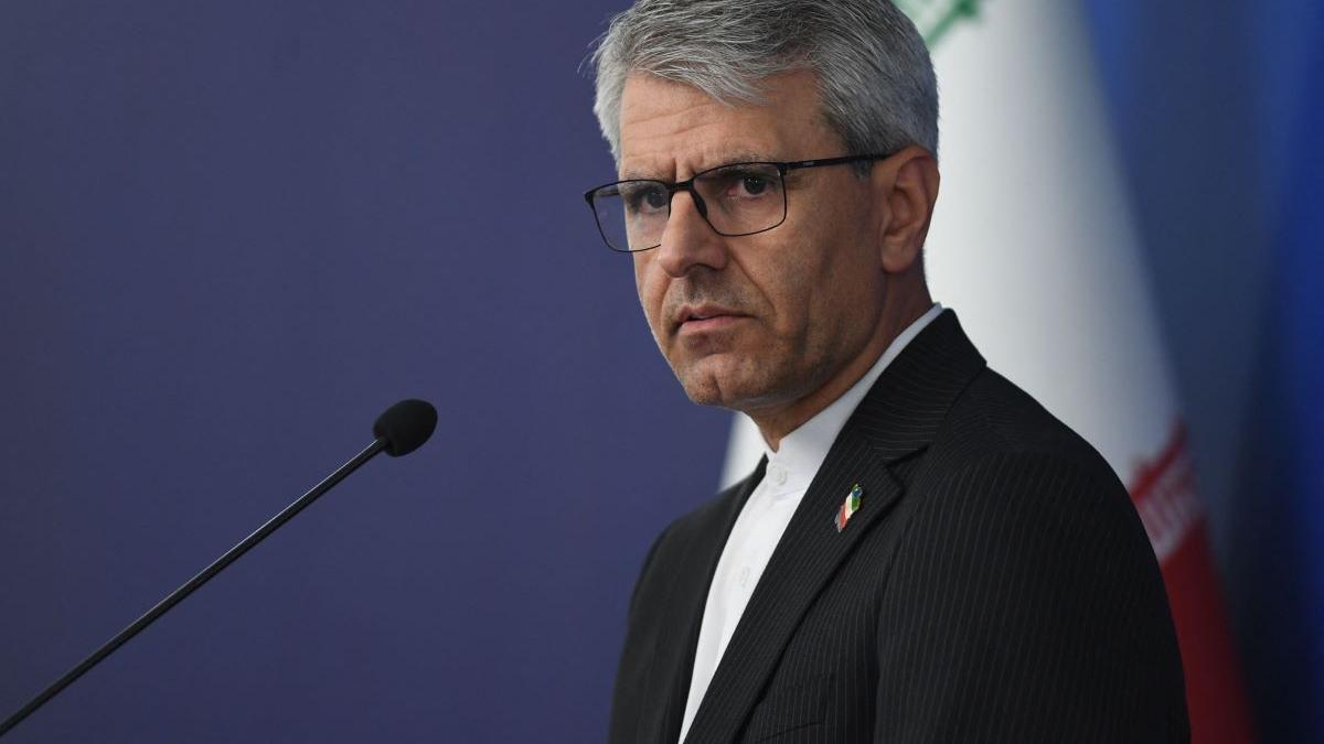 Iranul respinge negocierile cu SUA: Tensiuni crescute și implicații în Strâmtoarea Ormuz